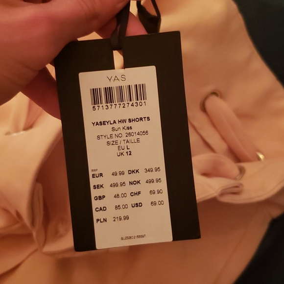 YAS pink shorts - Picture 3 of 4